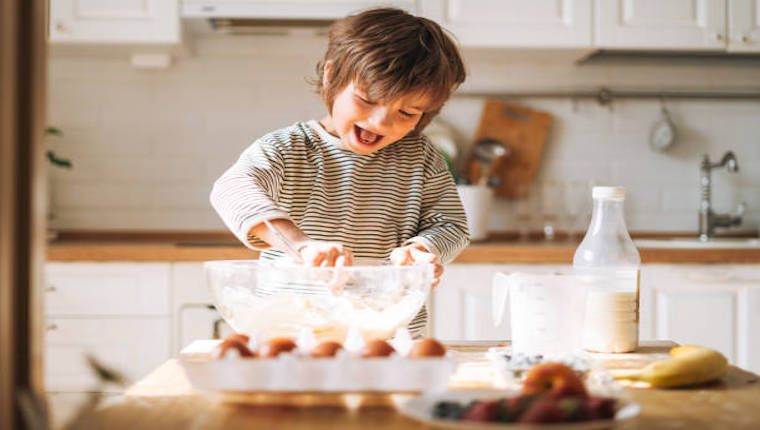 How to Encourage Kids to Help in the Kitchen